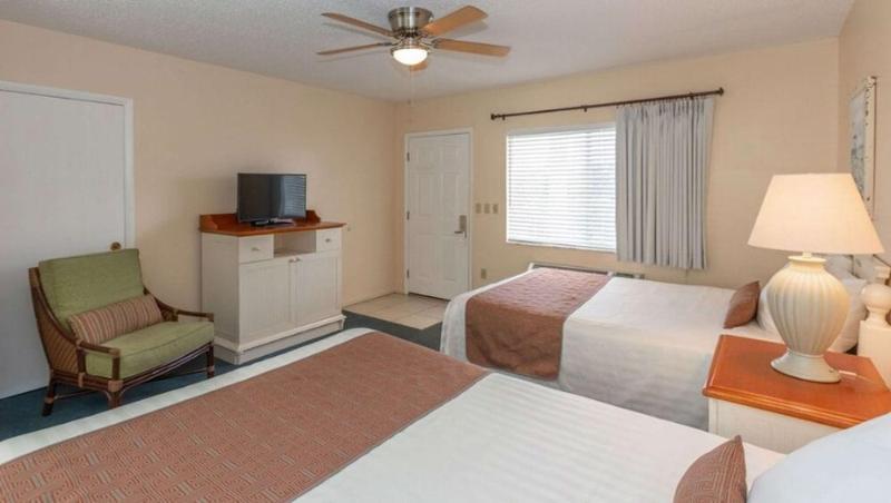 2 Queen Beds Suite Non Smoking at Belleair Beach Resort Motel, photo 2